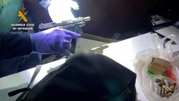 Desarticulan una banda criminal que introducía hachís en narcolanchas en la costa de Alicante