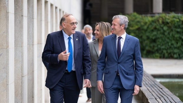 La victoria aplastante de Juanma Moreno en Andalucía anima al PP gallego para las elecciones municipales