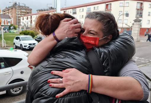 Voluntaria de Cruz Roja en la estación de Valladolid