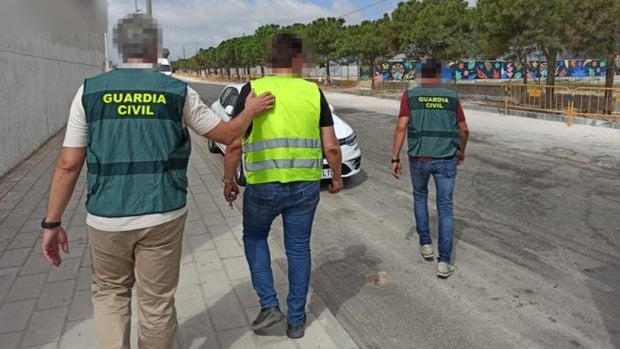 Detenido un camionero en Alicante por la muerte de un hombre al que colgó del retrovisor y arrastró por la autovía