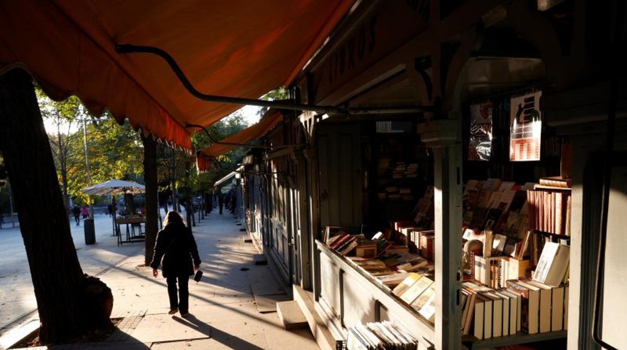 La Cuesta de Moyano, entre El Retiro y el paseo del Prado