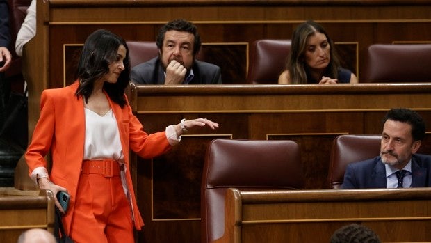 Inés Arrimadas asume «errores graves» en una carta a sus afiliados y deja en sus manos su liderazgo