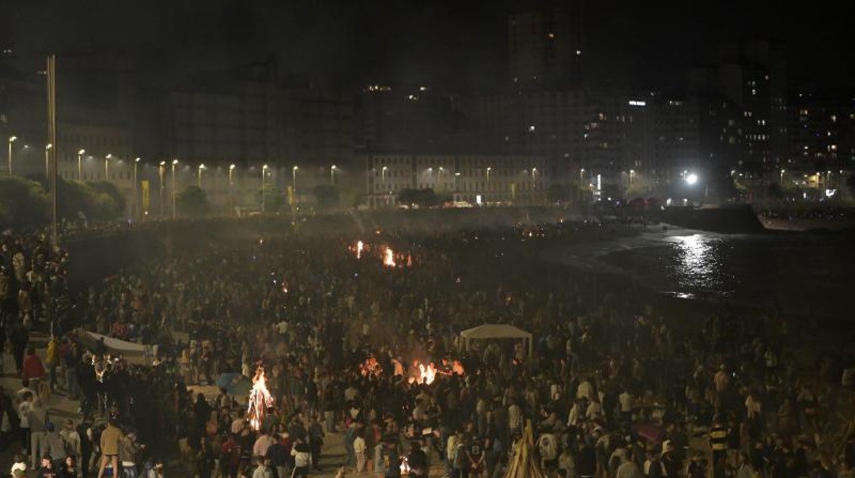 En las playas de La Coruña se concentraron unas 125.000 personas, según el Concello