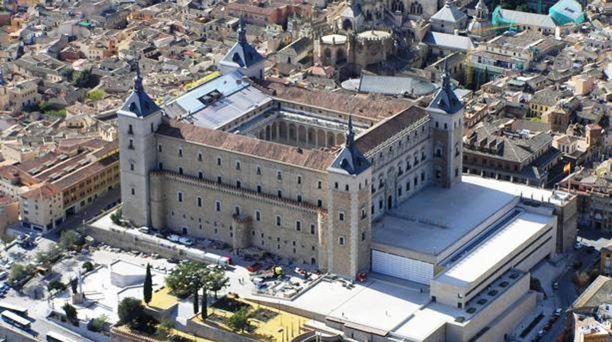 Vista aérea del Alcázar de Toledo donde se encuentra ubicado el Museo del Ejército