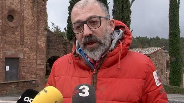 Muere el alcalde de un pueblo de Barcelona tras caerle encima dos balas de paja