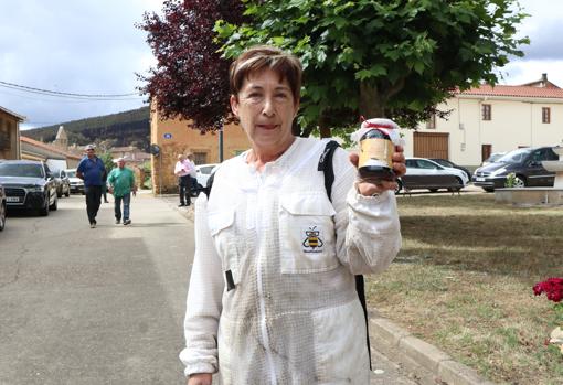 Leonor García, apicultura en Olleros