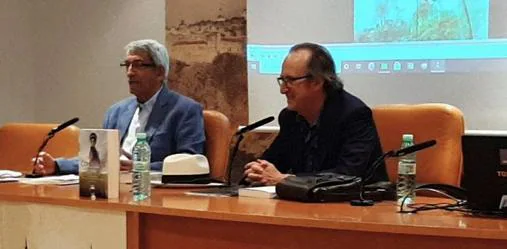 Joaquín Sánchez Garrido y Alfonso Domingo, durante la presentación del libro en Toledo