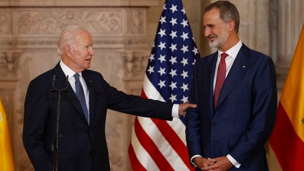 El Rey y Biden coinciden en el Palacio Real: «Debemos permanecer unidos, debemos vencer»