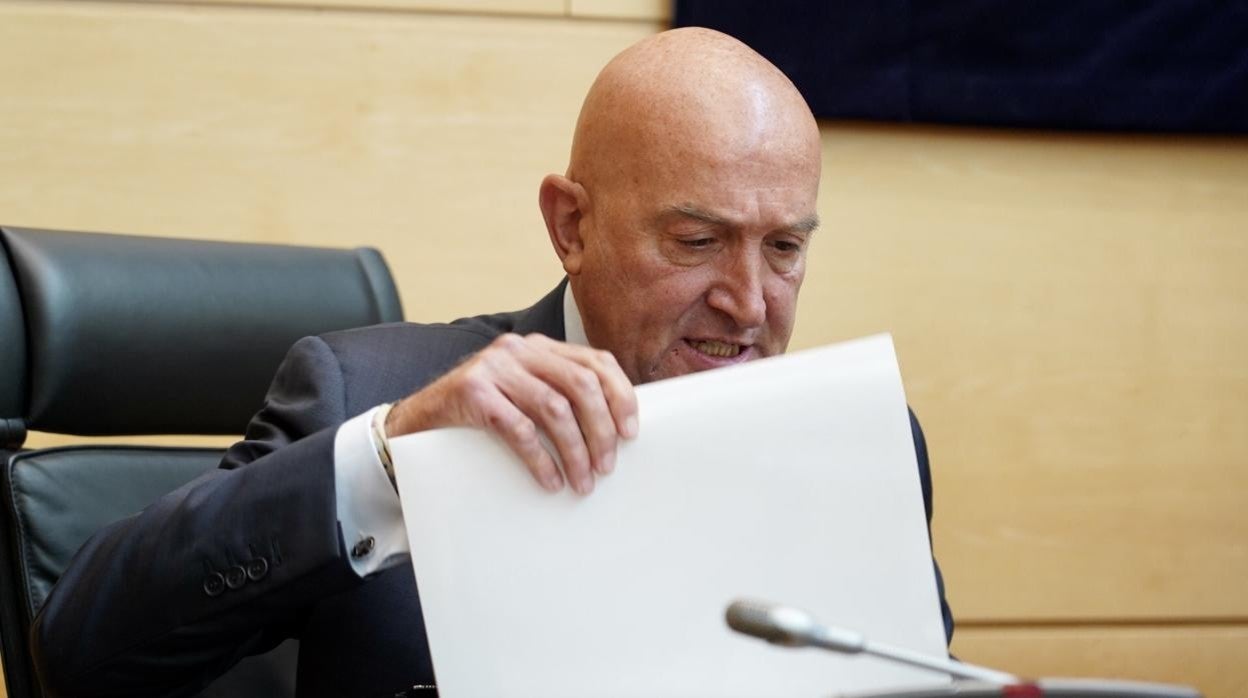 El consejero de la Presidencia, Jesús Julio Carnero, durante su comparecencia en las Cortes para explicar sus objetivos de legislatura