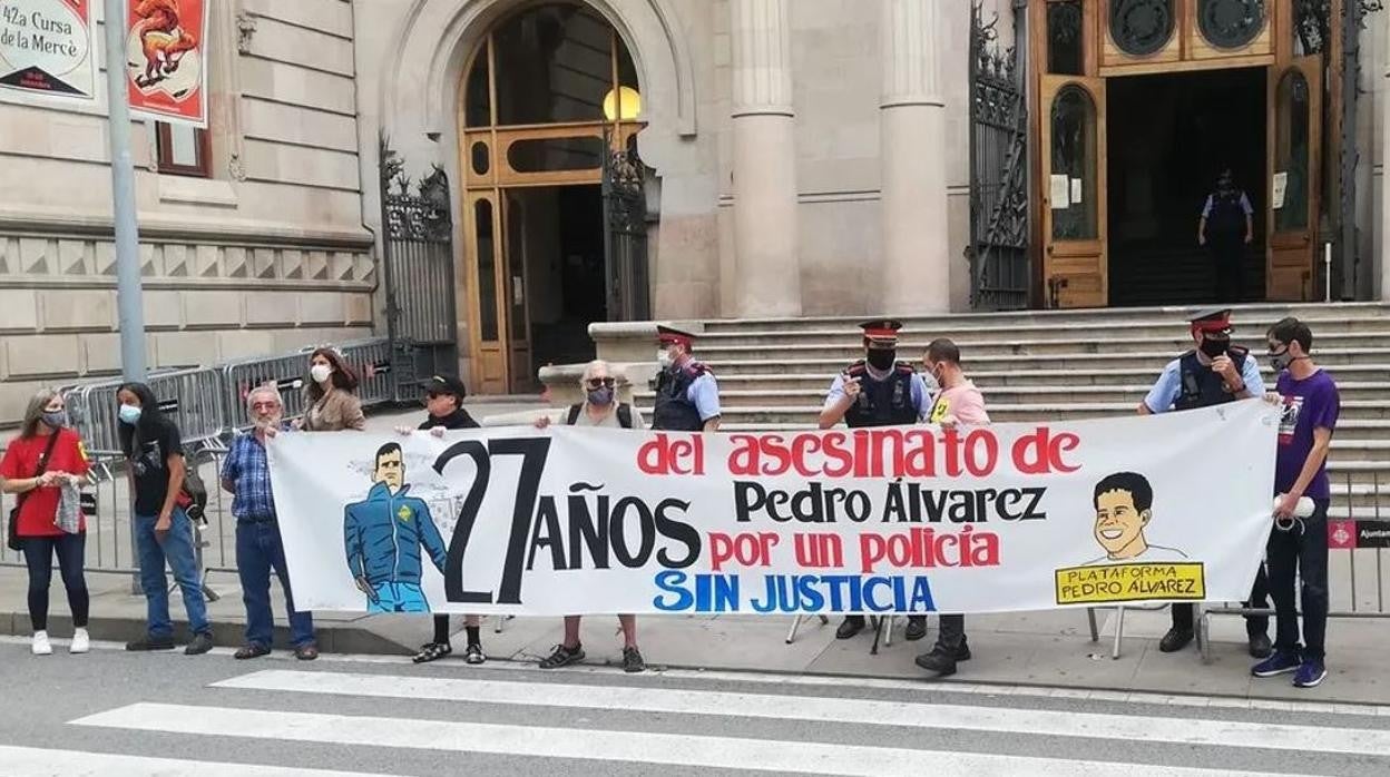 Concentración ante la Audiencia de Barcelona para reclamar Justicia por el crimen de Pedro Álvarez