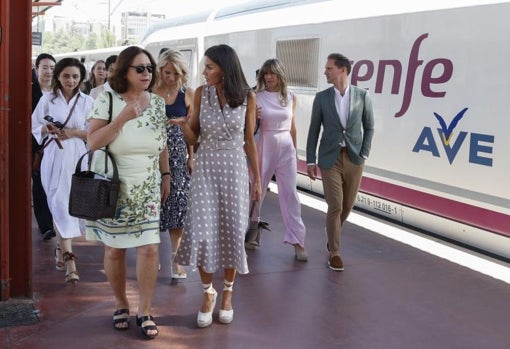 Recibimiento de la Reina Letizia a los acompañantes de los mandatarios en La Granja de San Ildefonso