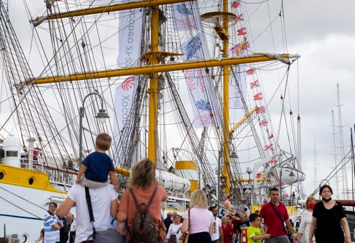 Ambiente en la Marina de Génova durante las jornadas de visita