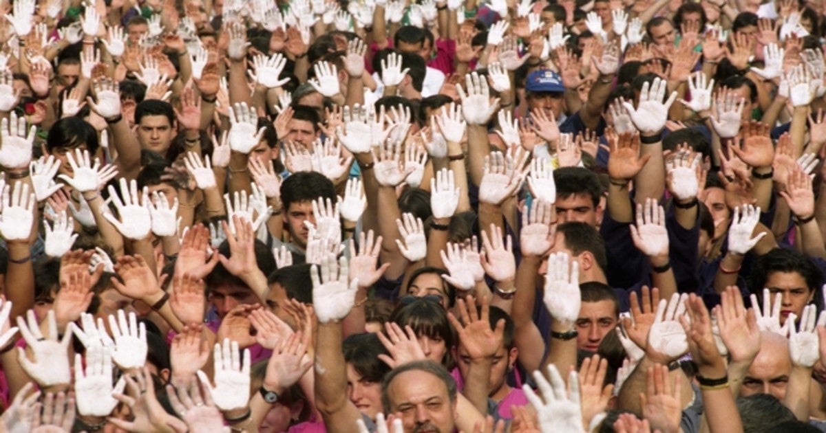 Manifestación dos semanas después del asesinato de Miguel Ángel Blanco en 1997