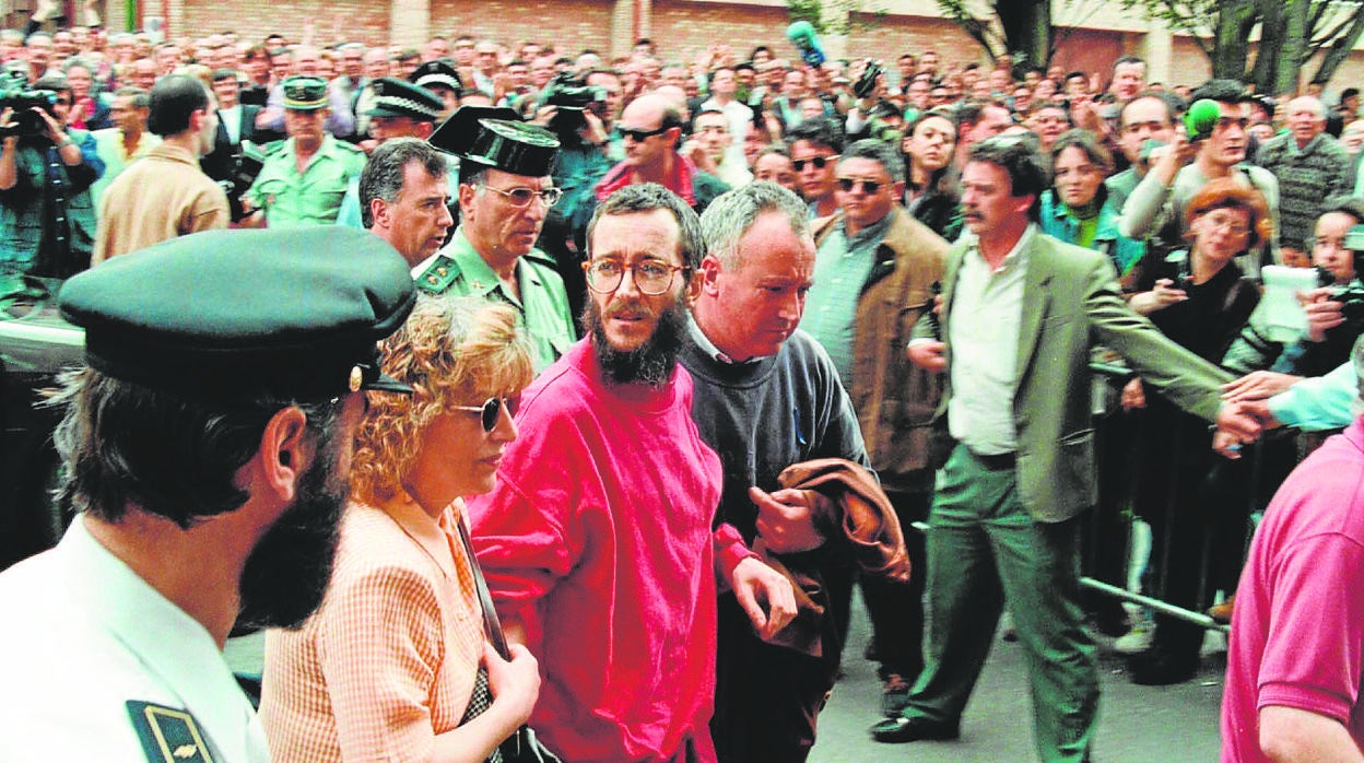 José Antonio Ortega Lara llegó en las primeras horas del 2 de julio de 1997 a su domicilio en Burgos acompañado por su esposa