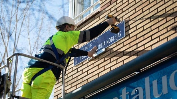 Más impuestos y reponer las calles de la memoria histórica en Madrid, programa electoral del PSOE