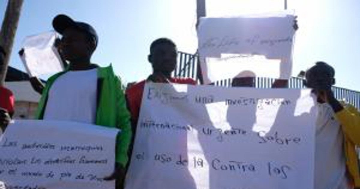 Algunos de los que saltaron se manifestaron la semana pasada a las puertas del CETI