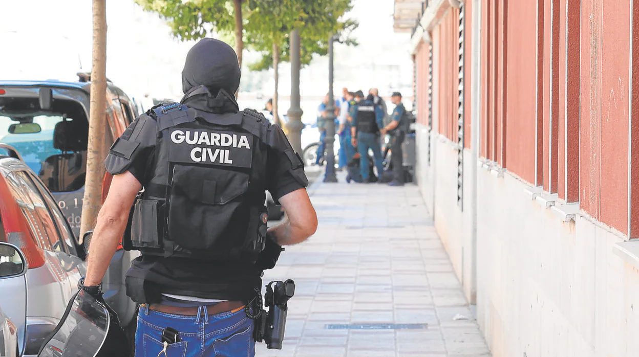 Operativo desplegado por la Guardia Civil en Santovenia (Valladolid)
