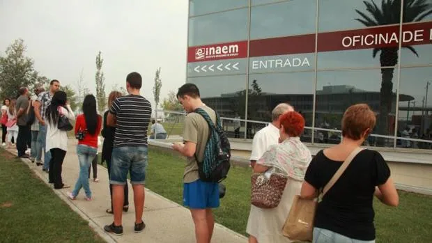 El verano relanza la contratación en Aragón: 7.200 empleos más que en mayo y 1.333 parados menos