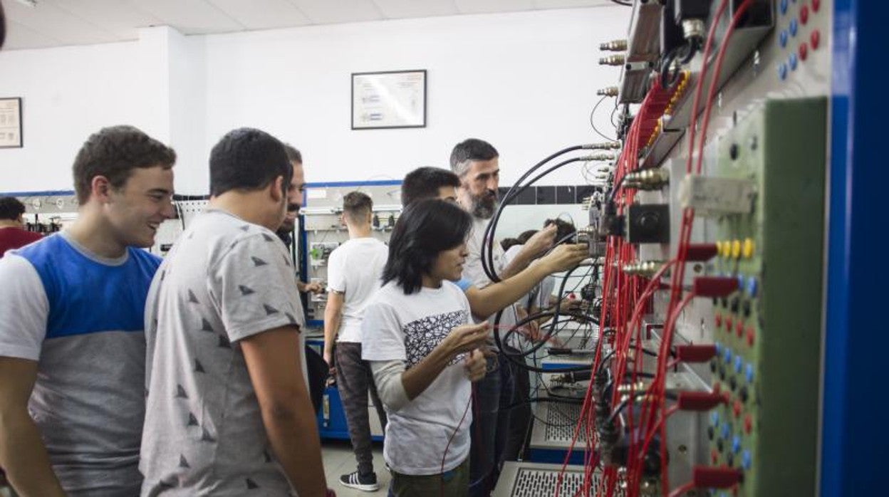 Alumnos de FP en el colegio Salesiano de Atocha