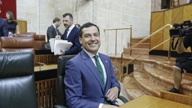 Juanma Moreno, investido presidente de la Junta de Andalucía con la abstención de Vox