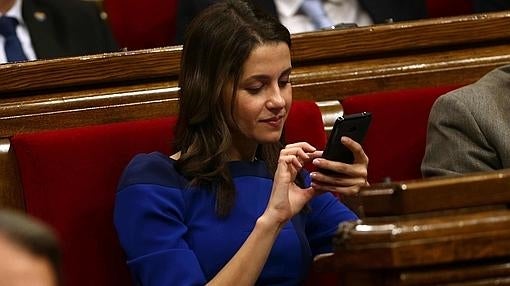 Inés Arrimadas: «Me iría de tapas con Vargas Llosa»