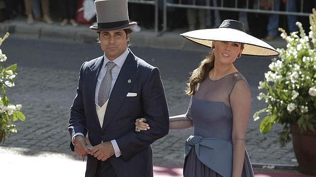 Desfile de invitadas a la boda de Eva González y Cayetano Rivera