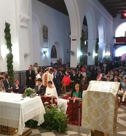 En la iglesia con Eva y Cayetano, lo que no vieron los vecinos de Mairena de Alcor