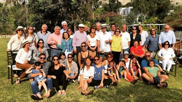 Cumbre de la familia Vargas Llosa celebrada este domingo en Lima con motivo del cumpleaños de Patricia Llosa
