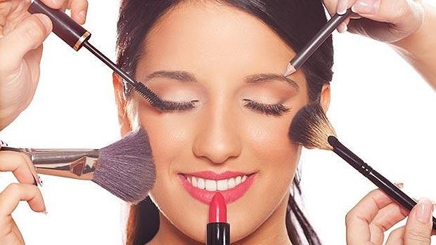 Tres looks de maquillaje express para Navidad, paso a paso