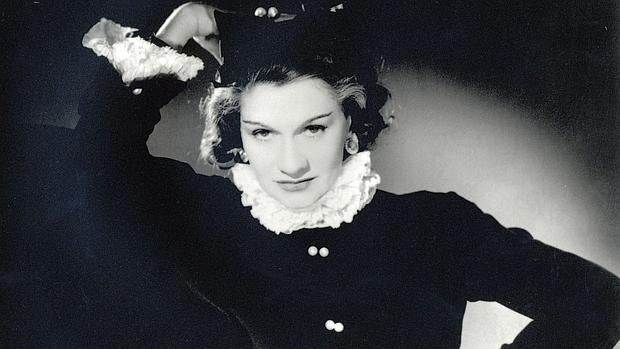 Coco Chanel en una imagen de juventud