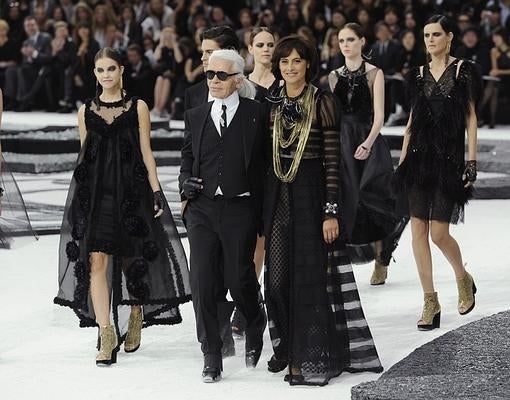 Lagerfeld e Inés de la Fressange