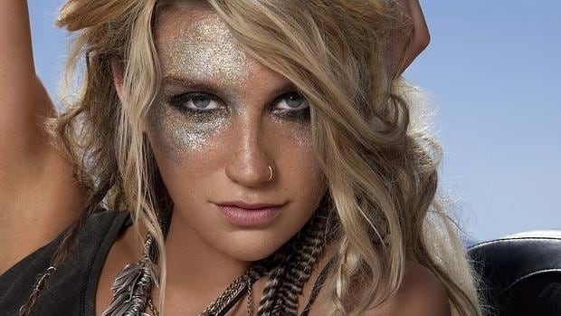 Taylor Swift dona un cuarto de millón de dólares a Kesha para que luche contra su productor