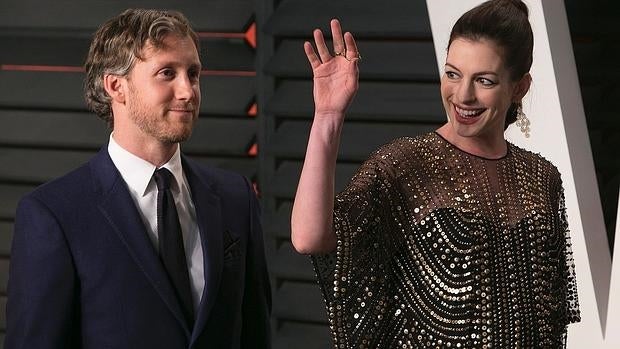 Anne Hathaway y su marido, Adam Shulman, el pasado mes de febrero