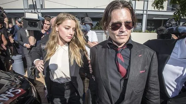 La mujer de Johnny Depp admite que ella coló los perros del actor en Australia