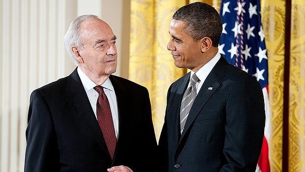 El ex senador demócrata Harris Wofford, fotografiado con Barack Obama