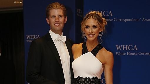Erik Trump y su esposa