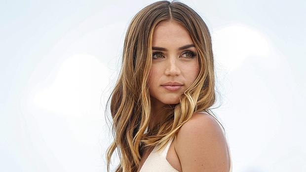 Copia el look de Ana de Armas en Cannes 2010