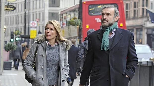 María Chávarri y Javier Fitz-James Stuart de Soto en 2011 paseando por Londres