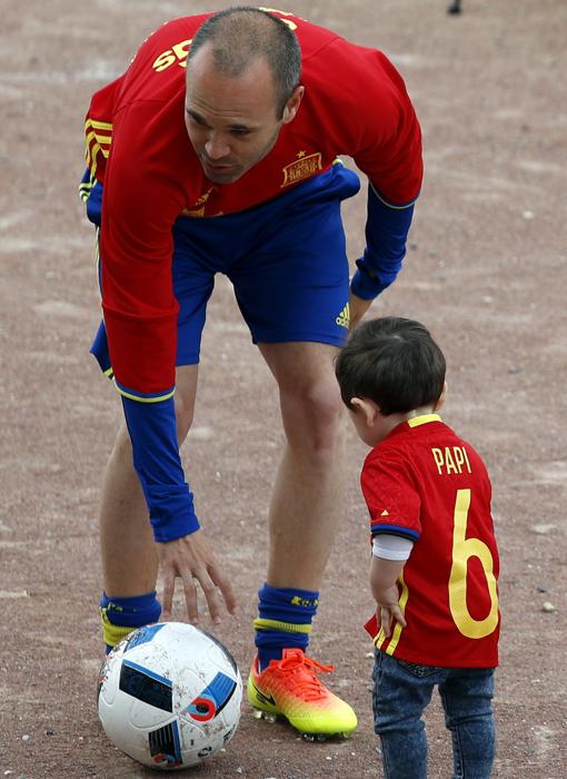 Andrés Iniesta y Paolo Andrea