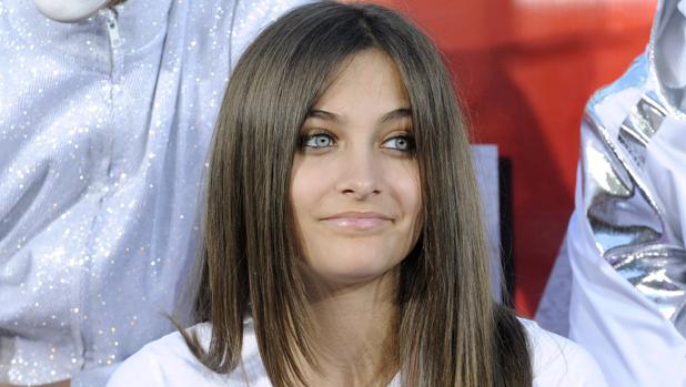 Paris Jackson sale en defensa de su padre tras el material pornográfico encontrado en su rancho