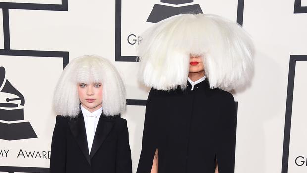 Sia y Maddie Ziegler en la ceremonia de los Grammy 2015