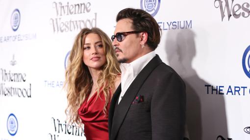 Amber Heard junto al actor Johnny Deep en 2016