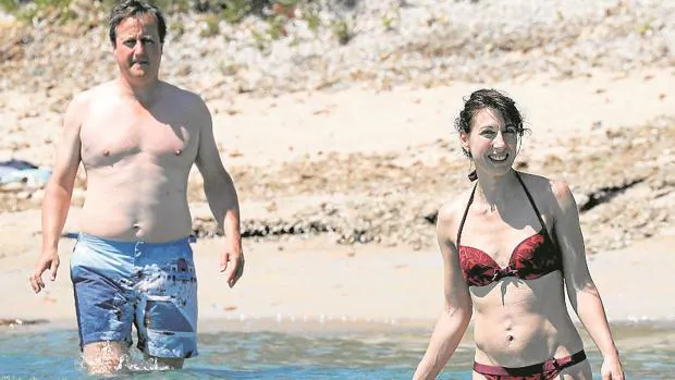 Cameron y su mujer de vacaciones en Córcega
