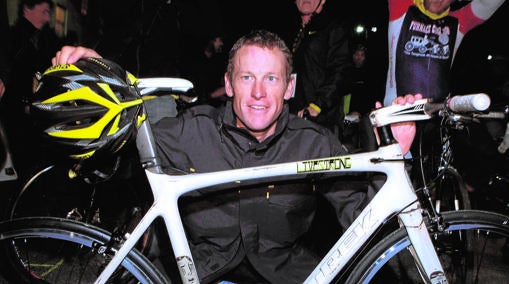 Lance Armstrong, parecía intocable, pero en 2012 el ciclista perdió ocho patrocinadores en un solo día