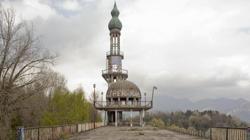 El escondite se juega en los bosques de Consonno