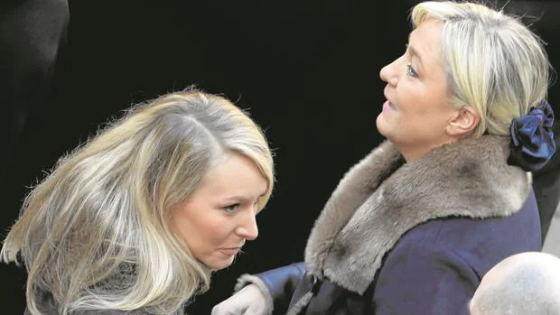 Las dos Le Pen en los Inválidos, en París