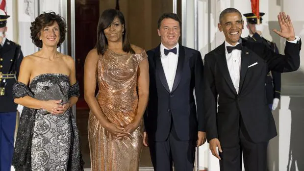 Barack Obama y su esposa, Michelle, reciben al primer ministro italiano, Matteo Renzi, y a su esposa, Agnese Landini