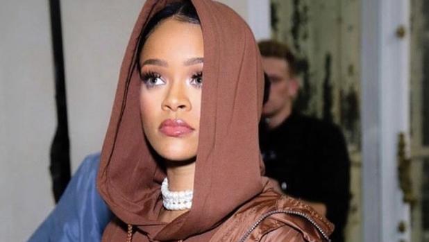 Rihanna publica una foto desnuda junto a su sobrina y la lía en las redes sociales