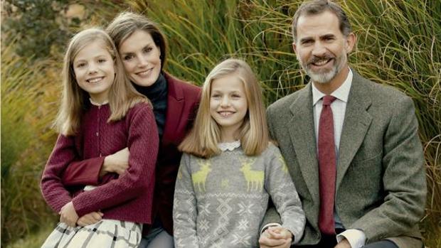 Una firma gallega viste a las princesas en la felicitación de Navidad de la Casa Real