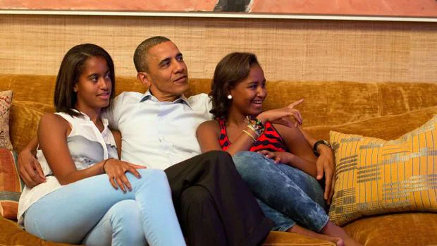 Barack Obama junto a sus hijas Sasha y Malia
